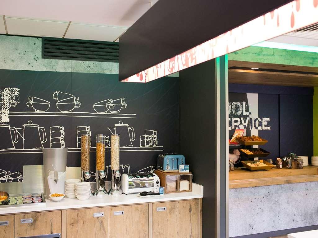 Ibis Budget Belfast City Centre Удобства фото